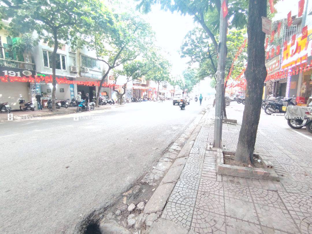 Bán nhà mặt phố Ngọc Lâm, Q. Long Biên, 52.06m2 x 2 tầng – Giá 59 tỷ