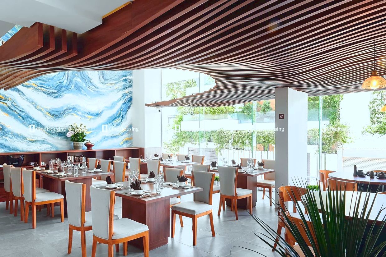 Bán nhà mặt phố Lâm Hạ, Q. Long Biên, 258.8m2 x 5 tầng – Giá 135 tỷ