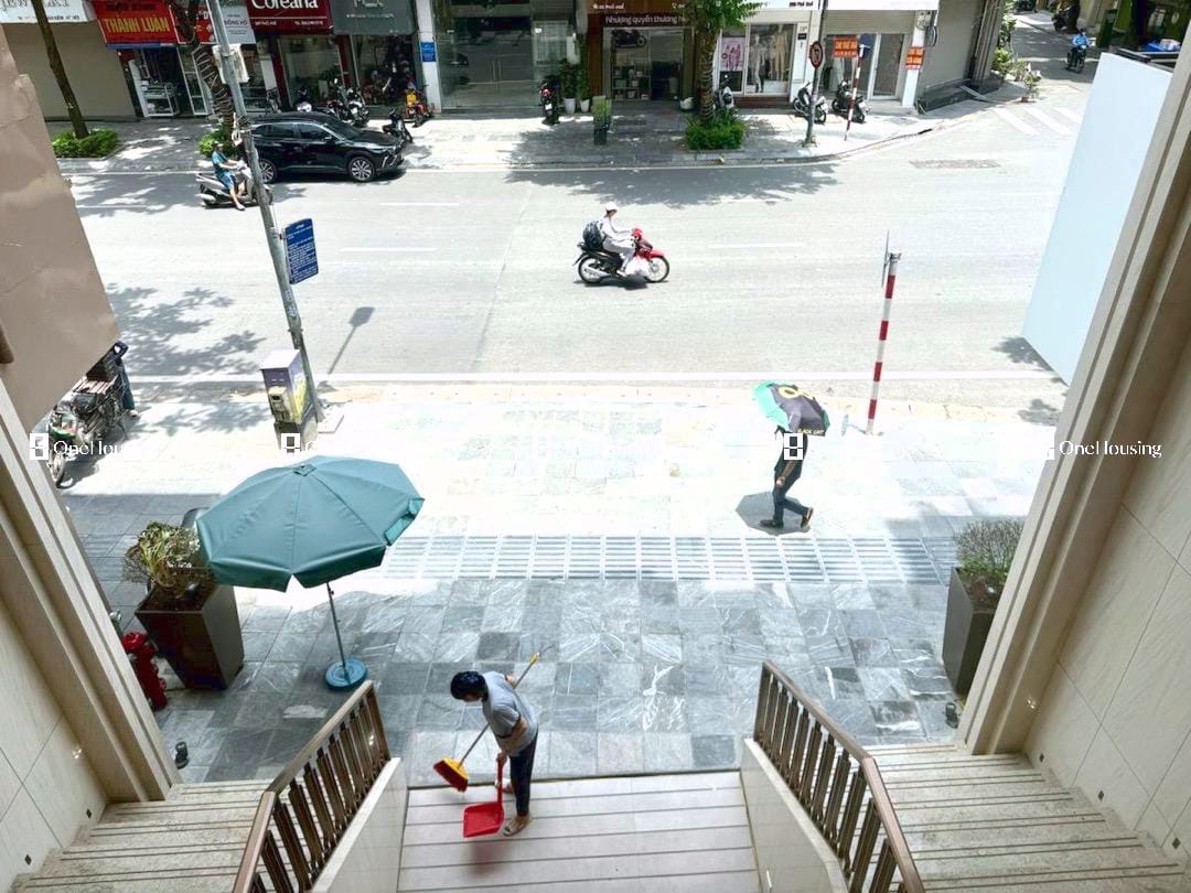 Alternative view of Bán nhà mặt đường Phố Huế, Q. Hoàn Kiếm, 293.3m2 x 9 tầng - Giá 698 tỷ