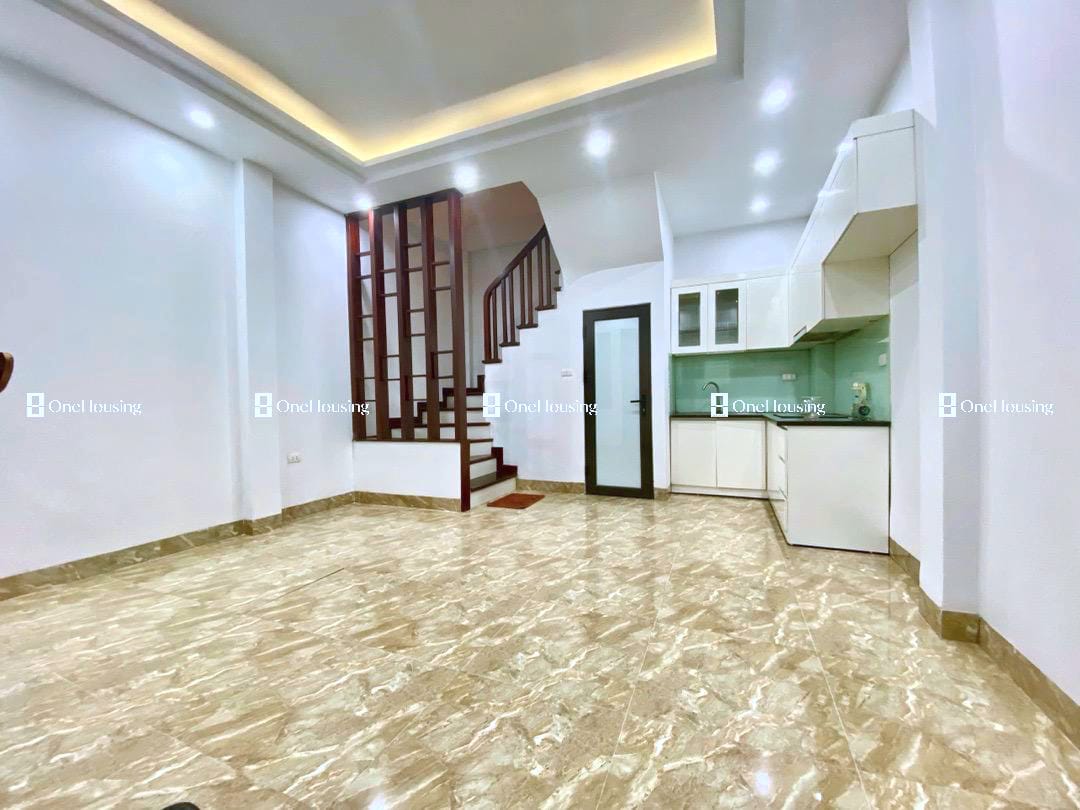 Bán nhà Phố Trạm, Q. Long Biên, diện tích 30.1m2 x 5 tầng