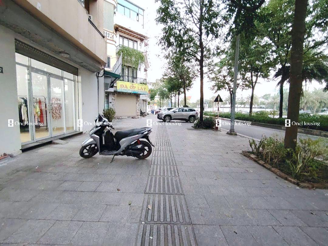 Bán nhà mặt phố Ngô Gia Tự, Q. Long Biên, 70.3m2 x 4 tầng – Giá 19 tỷ