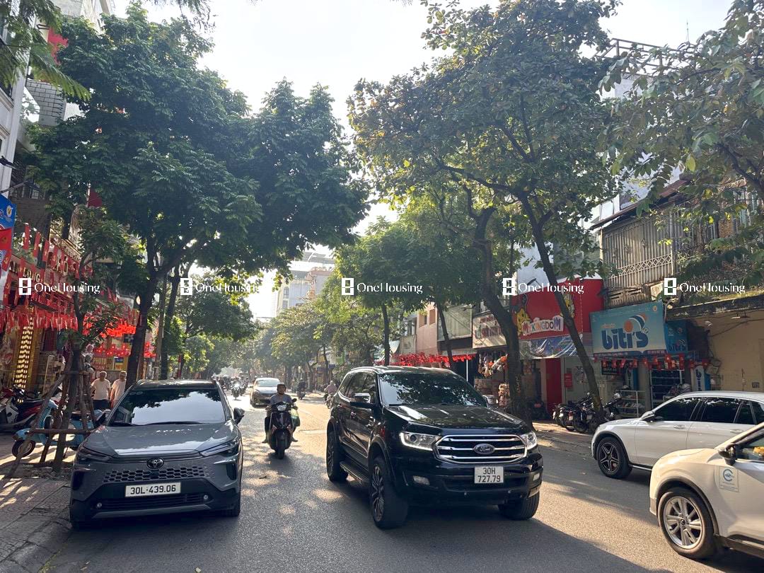 Bán nhà mặt phố Ngọc Lâm, Q. Long Biên, 63.6m2 x 1 tầng – Giá 30.5 tỷ