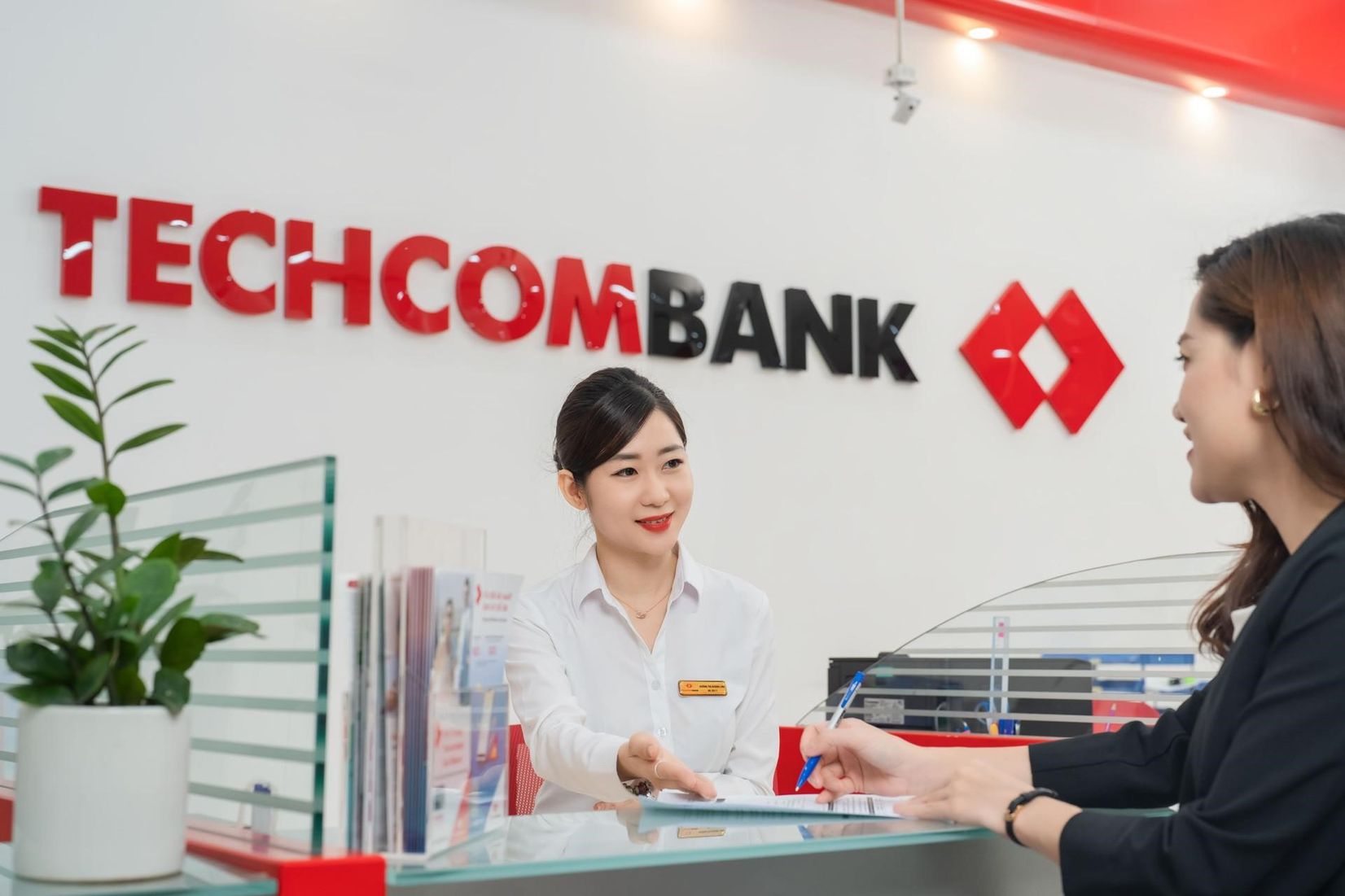 Gửi tiết kiệm ngân hàng Techcombank 65 triệu, mỗi tháng lời bao nhiêu? 