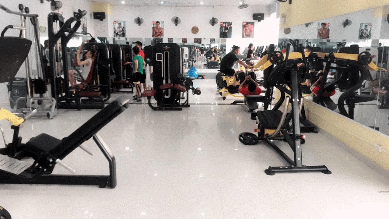 Gần chung cư Xuân Mai Complex quận Hà Đông có phòng gym, sân bóng nào không?