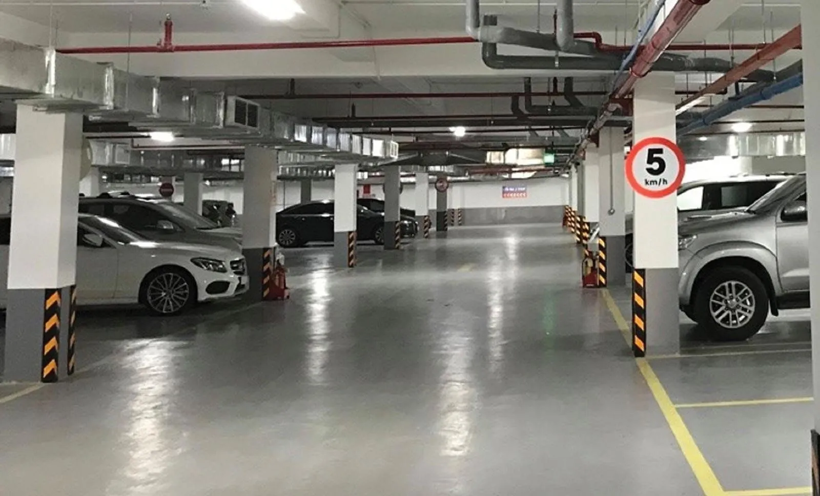 Có đủ chỗ đậu ôtô và xe máy chung cư Carillon 3 Quận Tân Bình không?