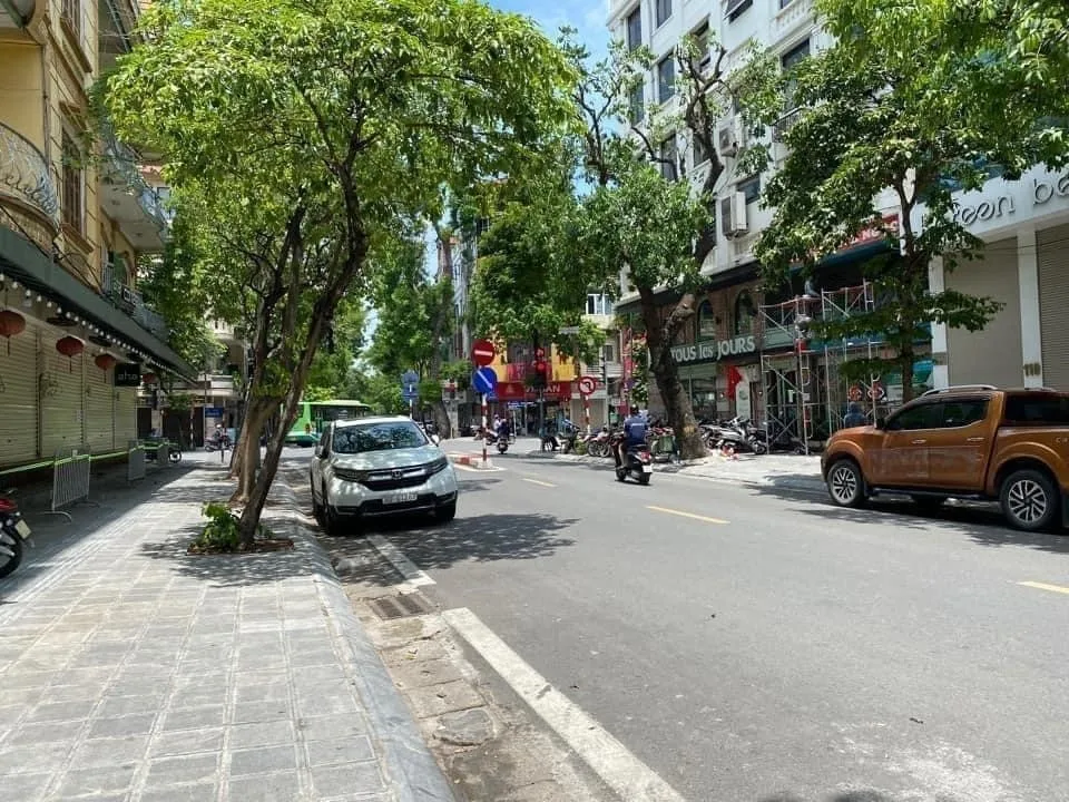 Giá bán nhà riêng, nguyên căn phố Ái Mộ, quận Long Biên hiện tại là bao nhiêu?