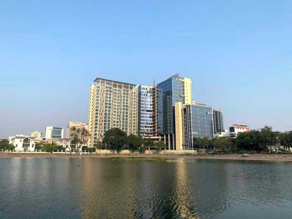 So sánh biến động giá của căn hộ chung cư Diamond Park Plaza và Grandeur Palace