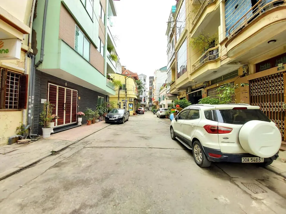 Cập nhật giá bán nhà ngõ ô tô tại phường Việt Hưng, quận Long Biên