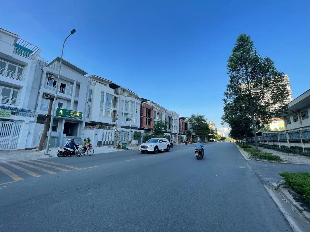 Nhà mặt phố đường Tạ Hiện, TP. Thủ Đức, TP. HCM hiện có giá bao nhiêu?