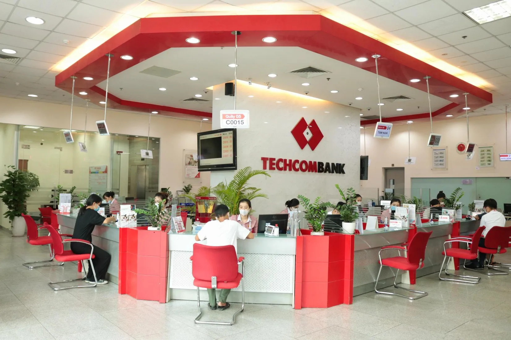 Techcombank, Vietinbank ngân hàng nào có lãi suất vay thế chấp ưu đãi hơn?