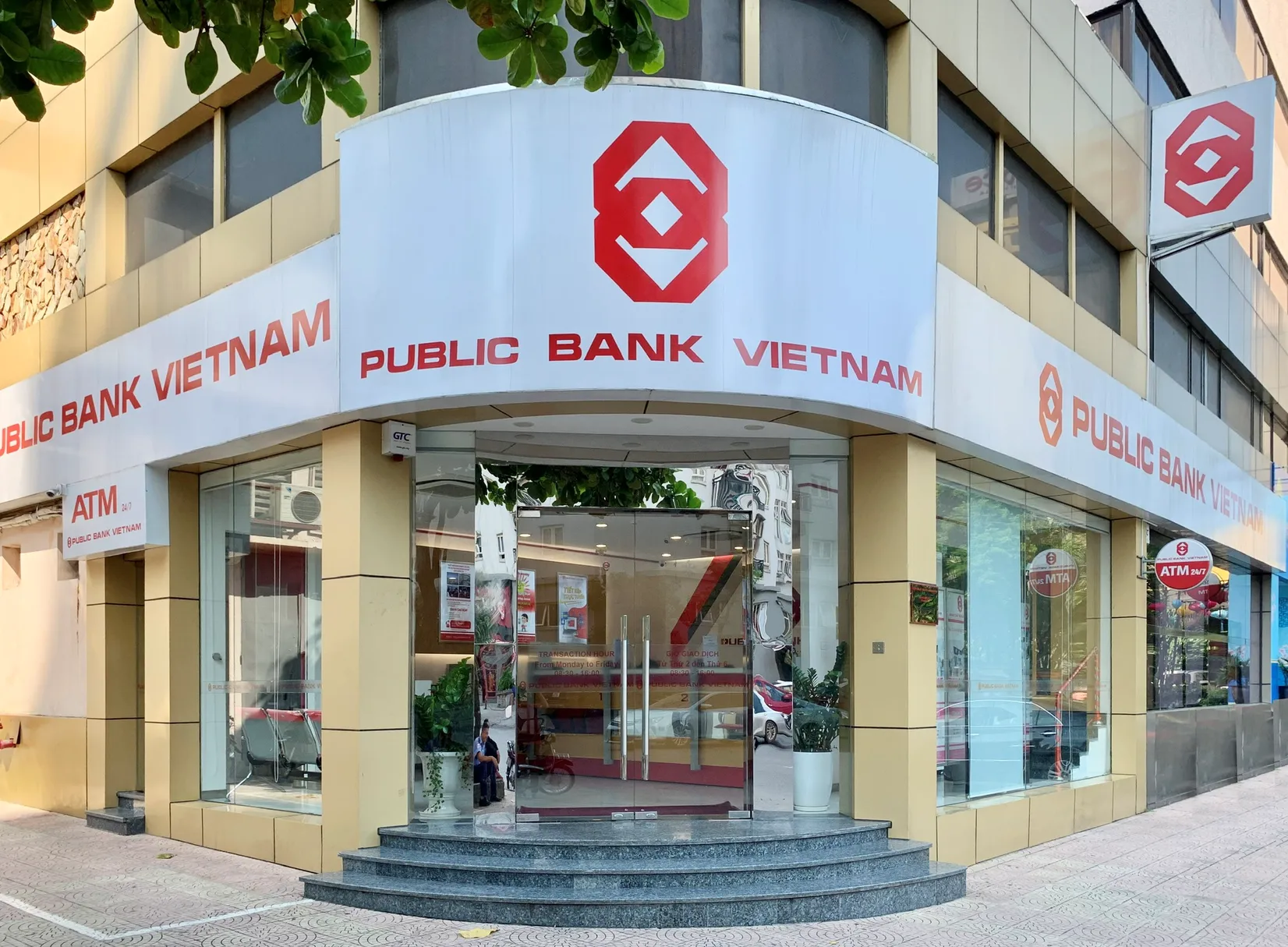 Techcombank, Public Bank ngân hàng nào có lãi suất vay thế chấp ưu đãi hơn?