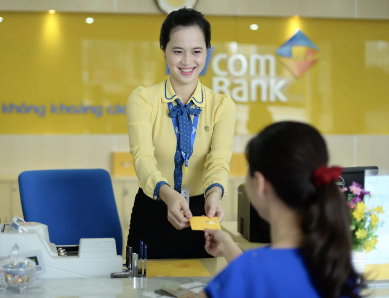Các bên có thể chấm dứt sử dụng thẻ tín dụng PVcomBank trong trường hợp nào?