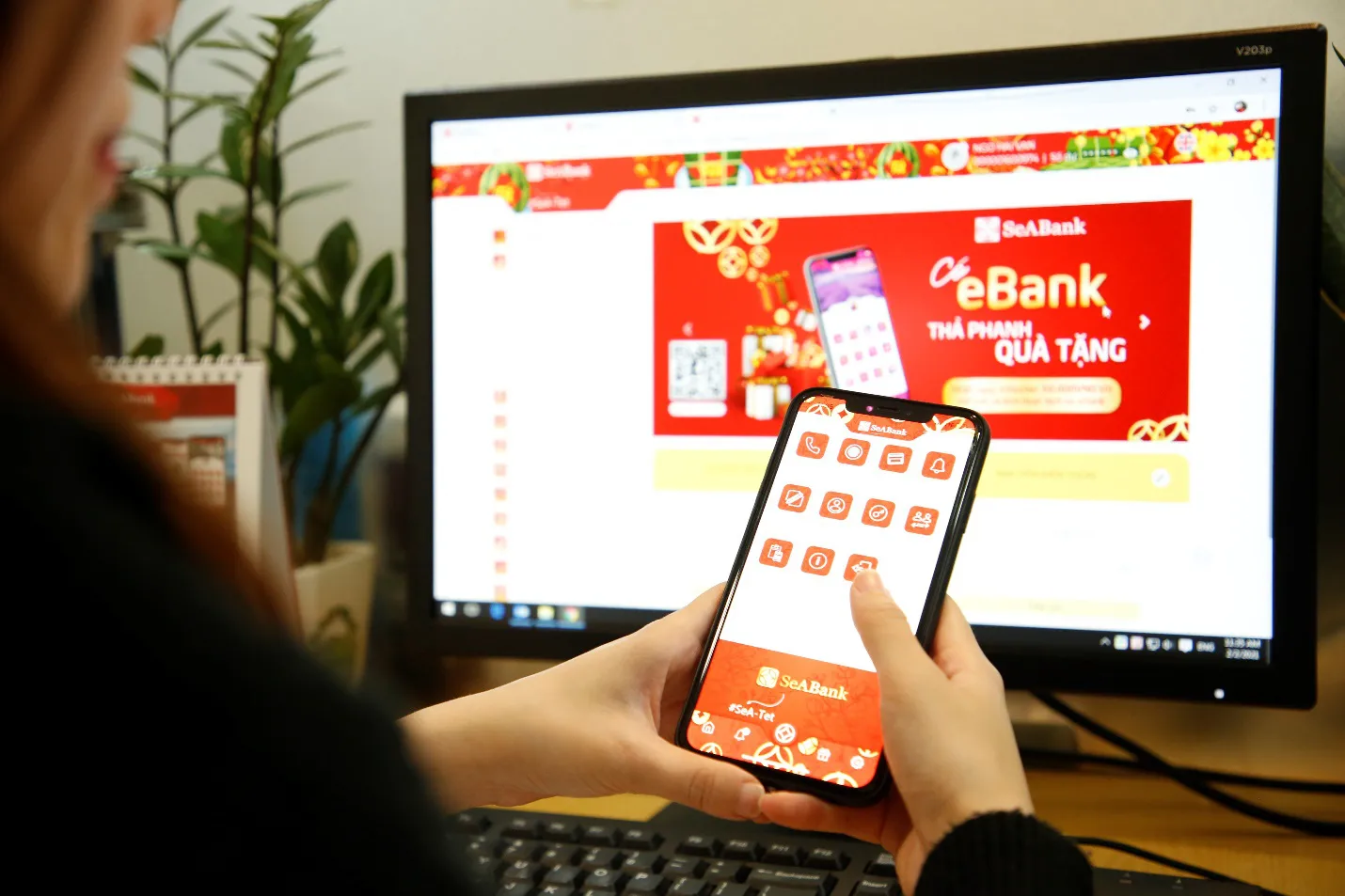 Các khoản phí khi sử dụng dịch vụ e-banking của SeABank bao gồm những gì?