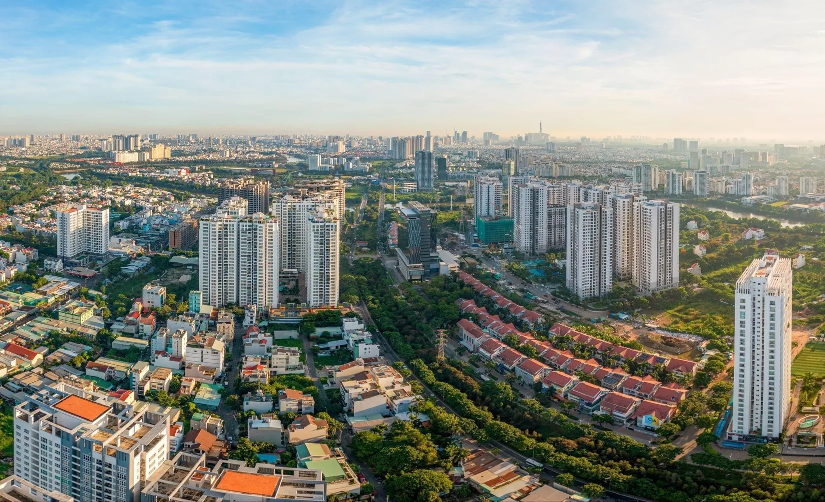 Thị trường căn hộ TP.HCM 2024: Sụt giảm nguồn cung nhưng nhu cầu vẫn cao
