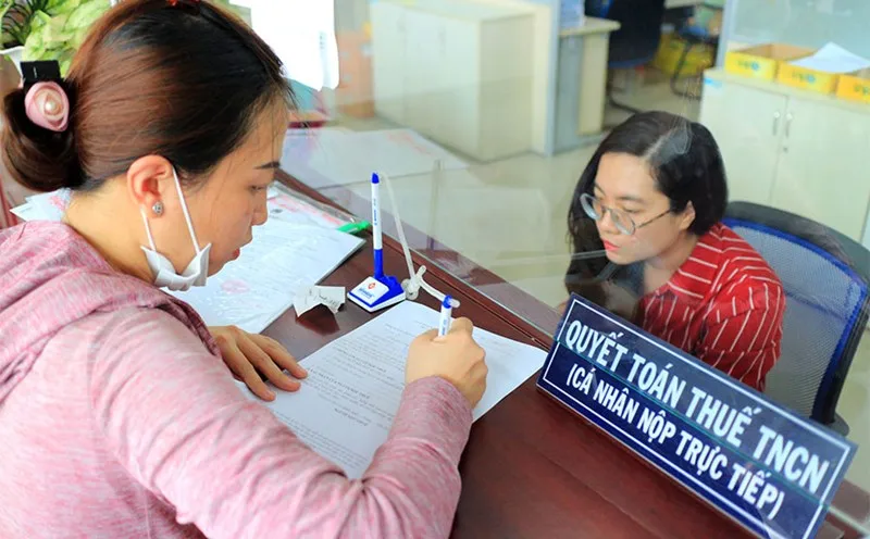 Các loại thuế, phí cần đóng khi mua bán nhà đất, nhà thổ cư năm 2025