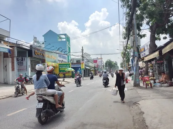 Giá bán nhà riêng đường Phạm Hữu Lầu, Quận 7, TP. HCM hiện tại là bao nhiêu?