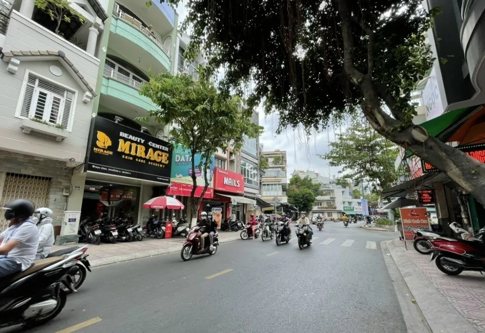 Nhà mặt phố đường Tân Vĩnh, Quận 4 hiện có giá bao nhiêu?