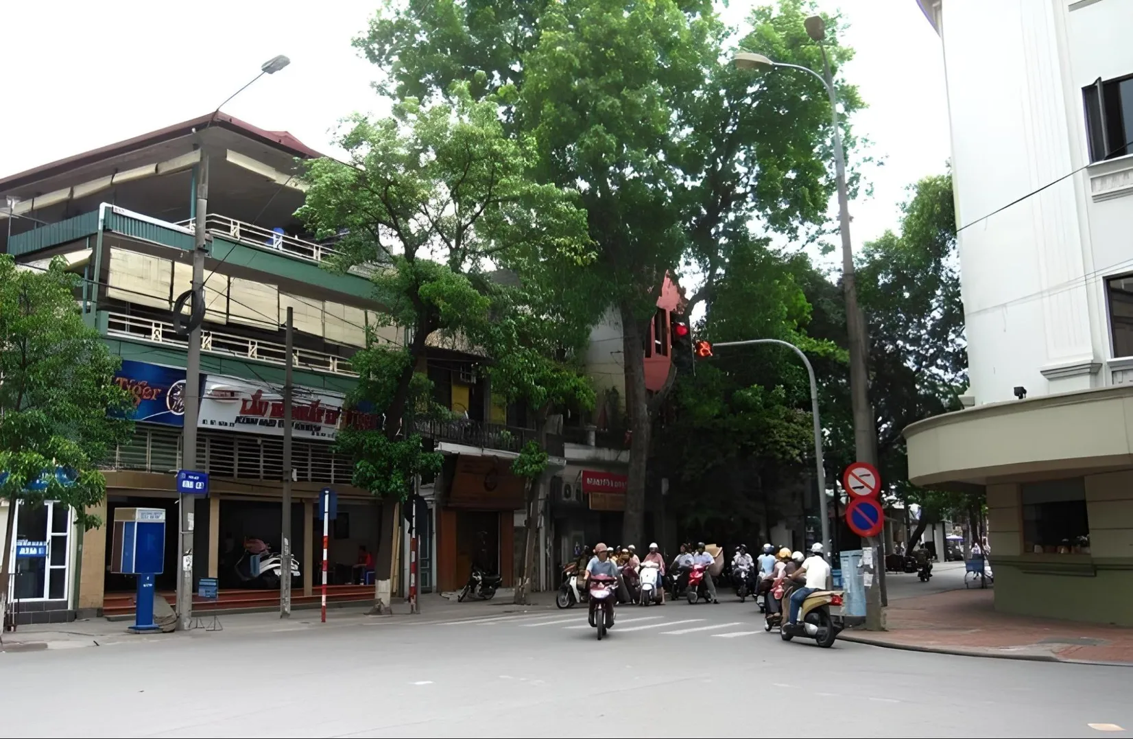 Giá bán nhà riêng 2PN tại phường Kim Liên, quận Đống Đa đang bán bao nhiêu?