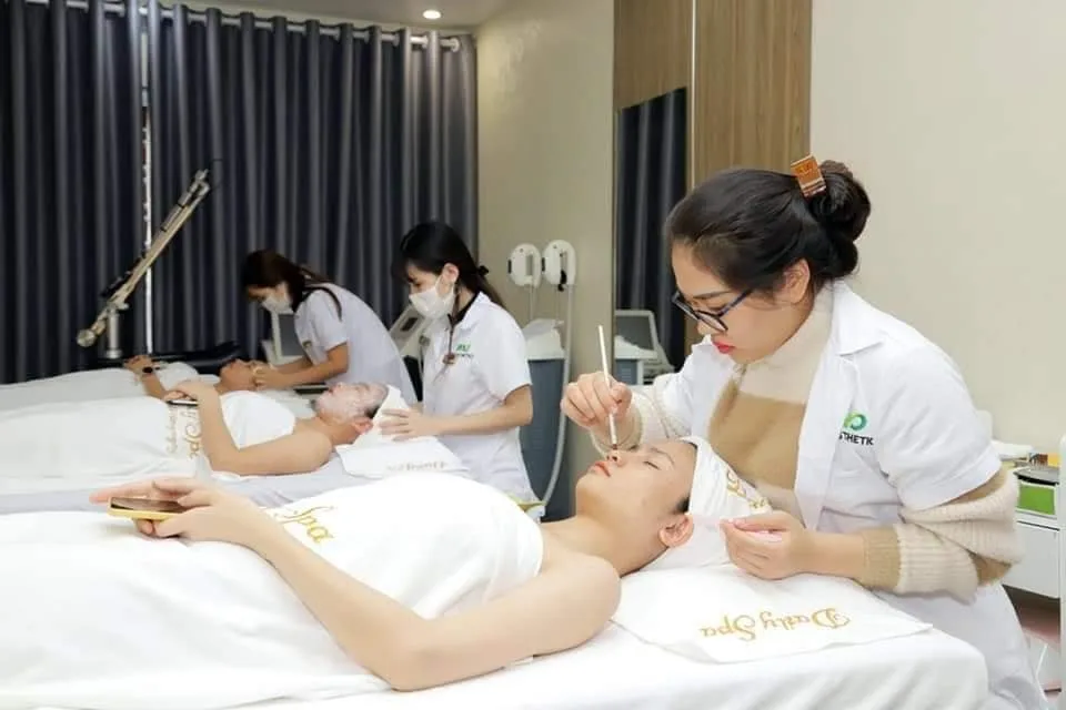 Gần chung cư Valencia Garden quận Long Biên có phòng khám bệnh, spa làm đẹp nào?