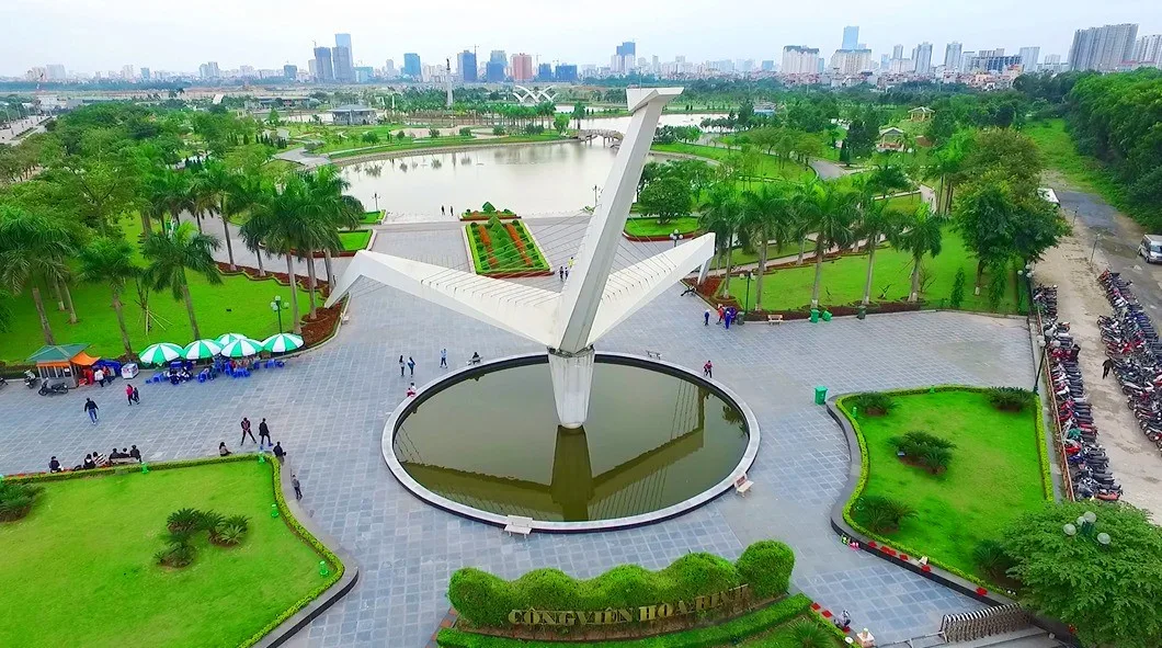 Dự án Starlake Tây Hồ cách công viên Hòa Bình bao nhiêu km?