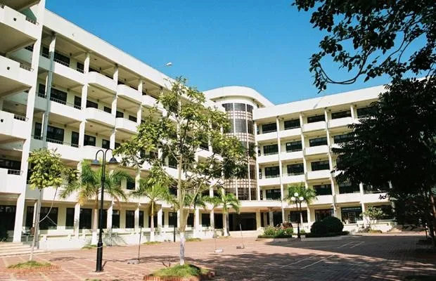 Dự án Starlake Tây Hồ cách Đại học Quốc Gia Hà Nội cơ sở Cầu Giấy bao nhiêu km?
