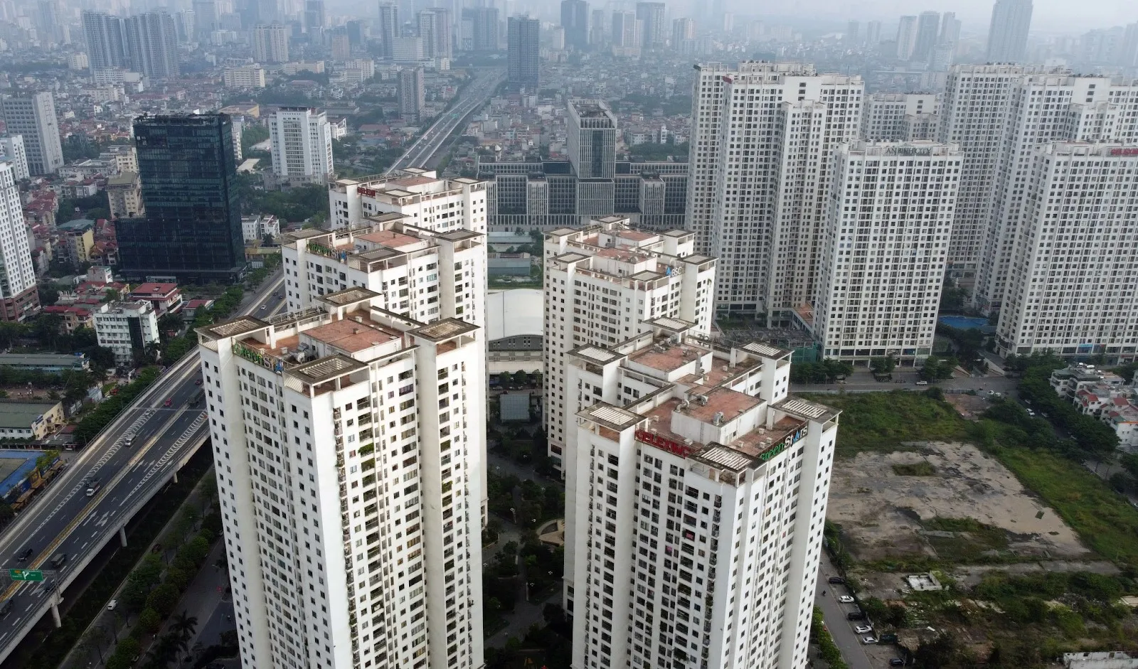 Lần đầu mua nhà: Có 2,4 tỷ đồng nên mua chung cư hay nhà mặt đất?