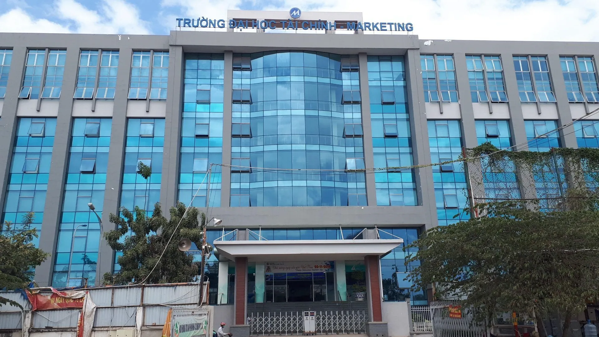 Chung cư cao cấp nào gần Trường Đại học Tài chính - Marketing, quận 7?