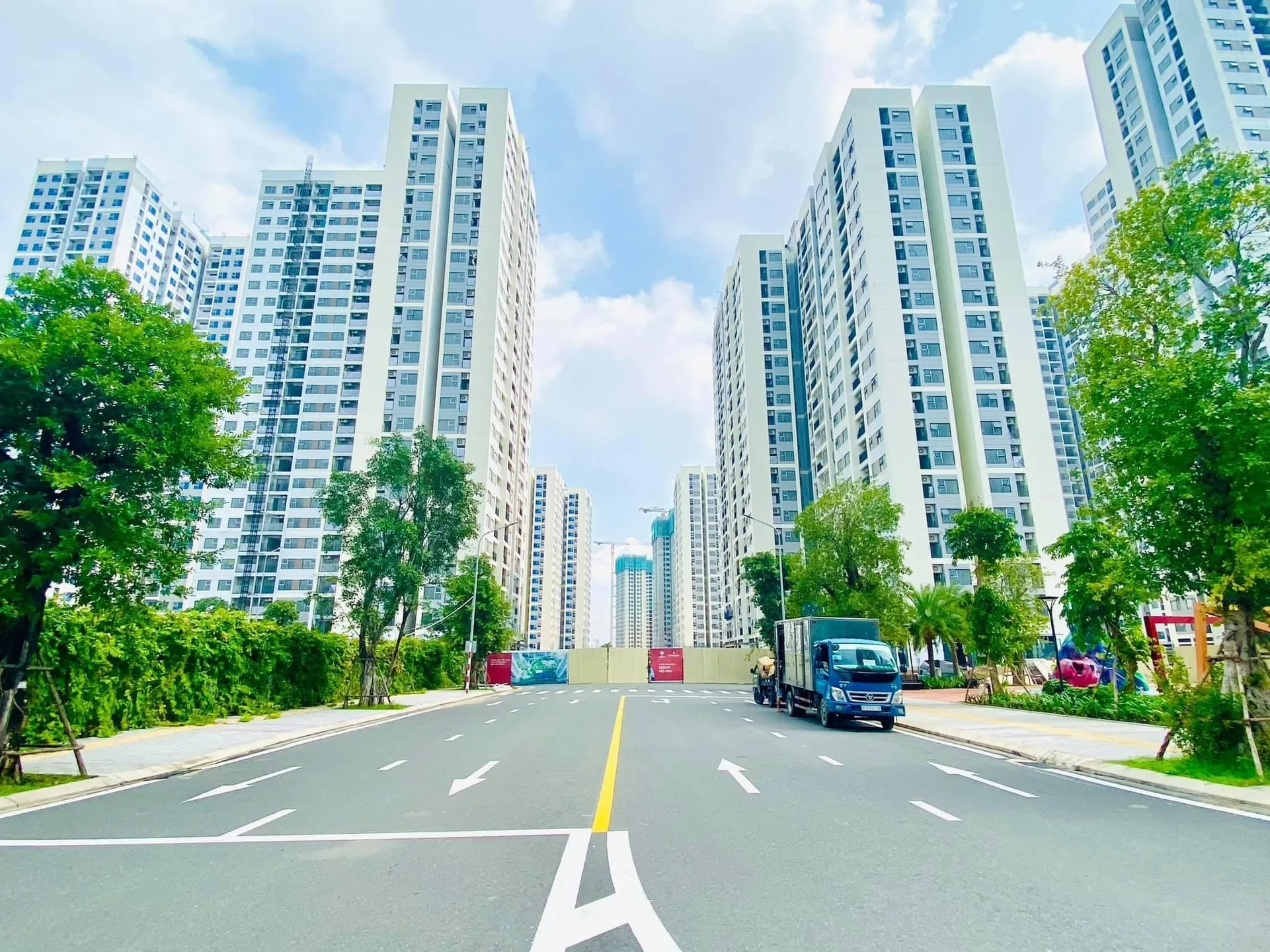Chung cư cao cấp nào gần Cao đẳng Sư phạm Trung Ương Thành phố Hồ Chí Minh, quận 9?