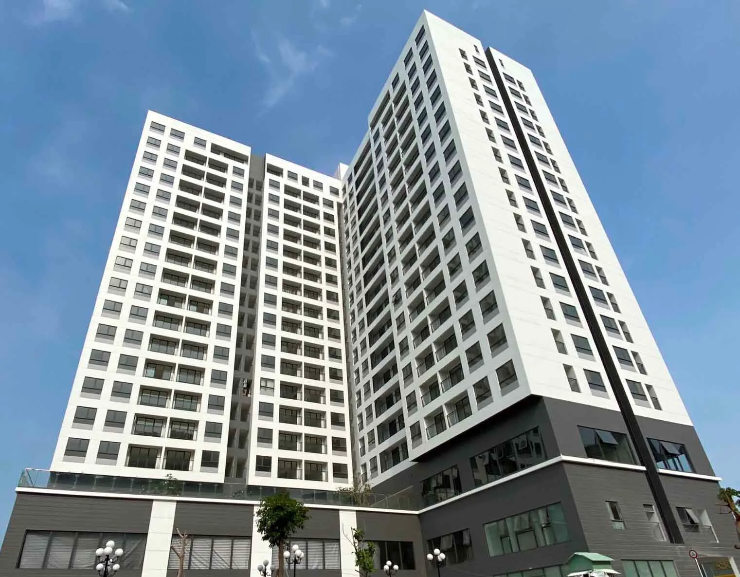 Căn hộ chung cư Goldora Plaza có diện tích bao nhiêu m2?