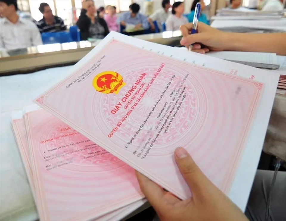 Nhà ở chỉ có giấy phép xây dựng có sang tên được không?