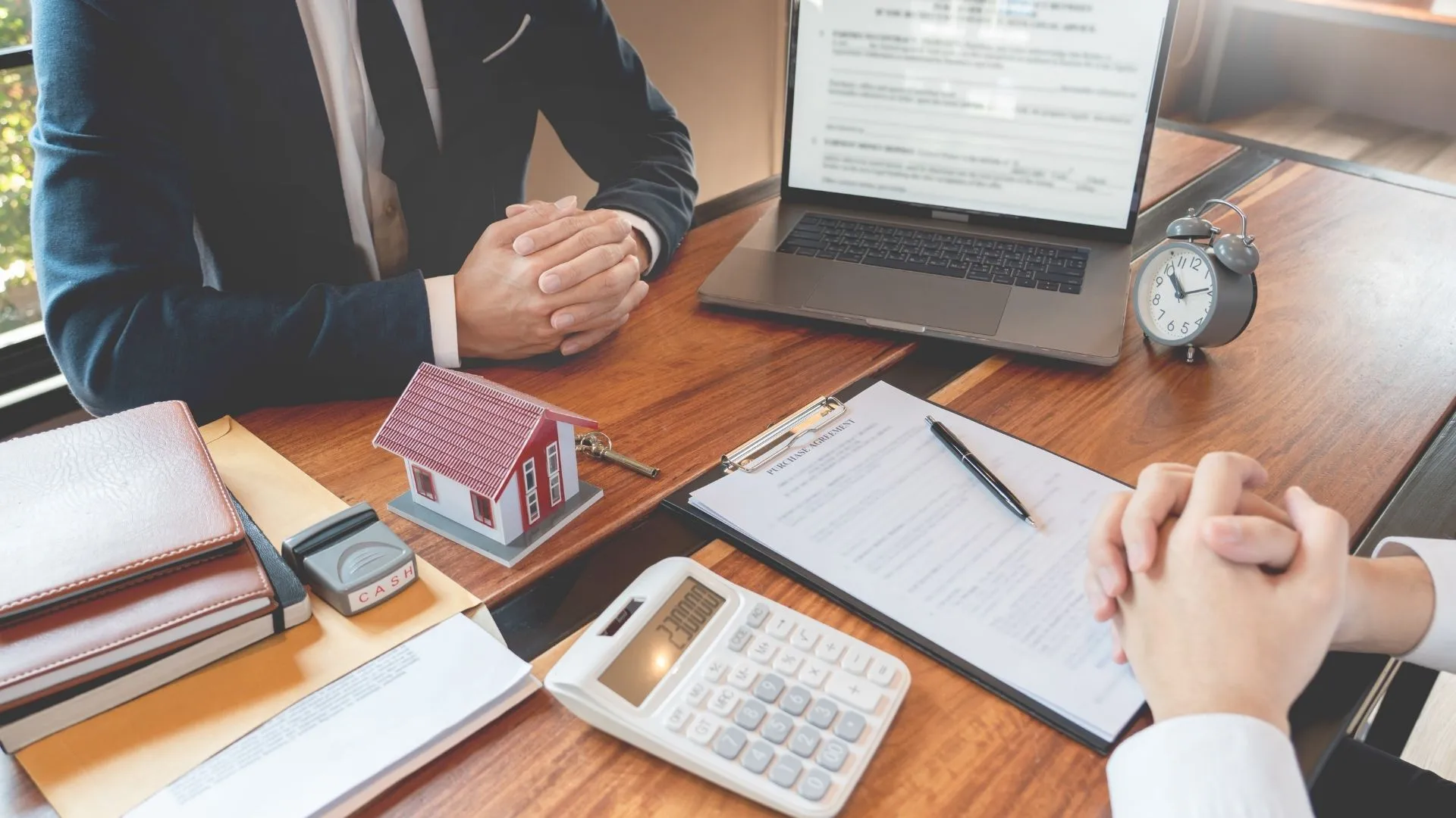 Thuế xây dựng nhà ở là gì? Cách tính thuế xây dựng nhà ở cho chủ thầu và gia đình như thế nào?