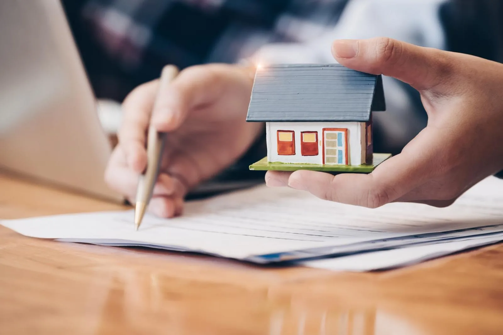 Hợp đồng thuê nhà bằng giấy viết tay có hiệu lực không?