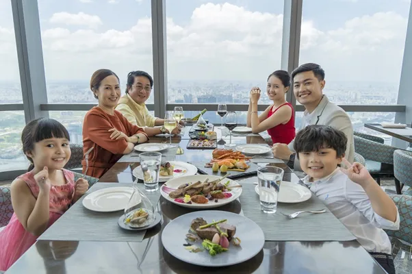 Top 5 nhà hàng buffet gia đình bạn không nên bỏ qua tại Vinhomes Central Park