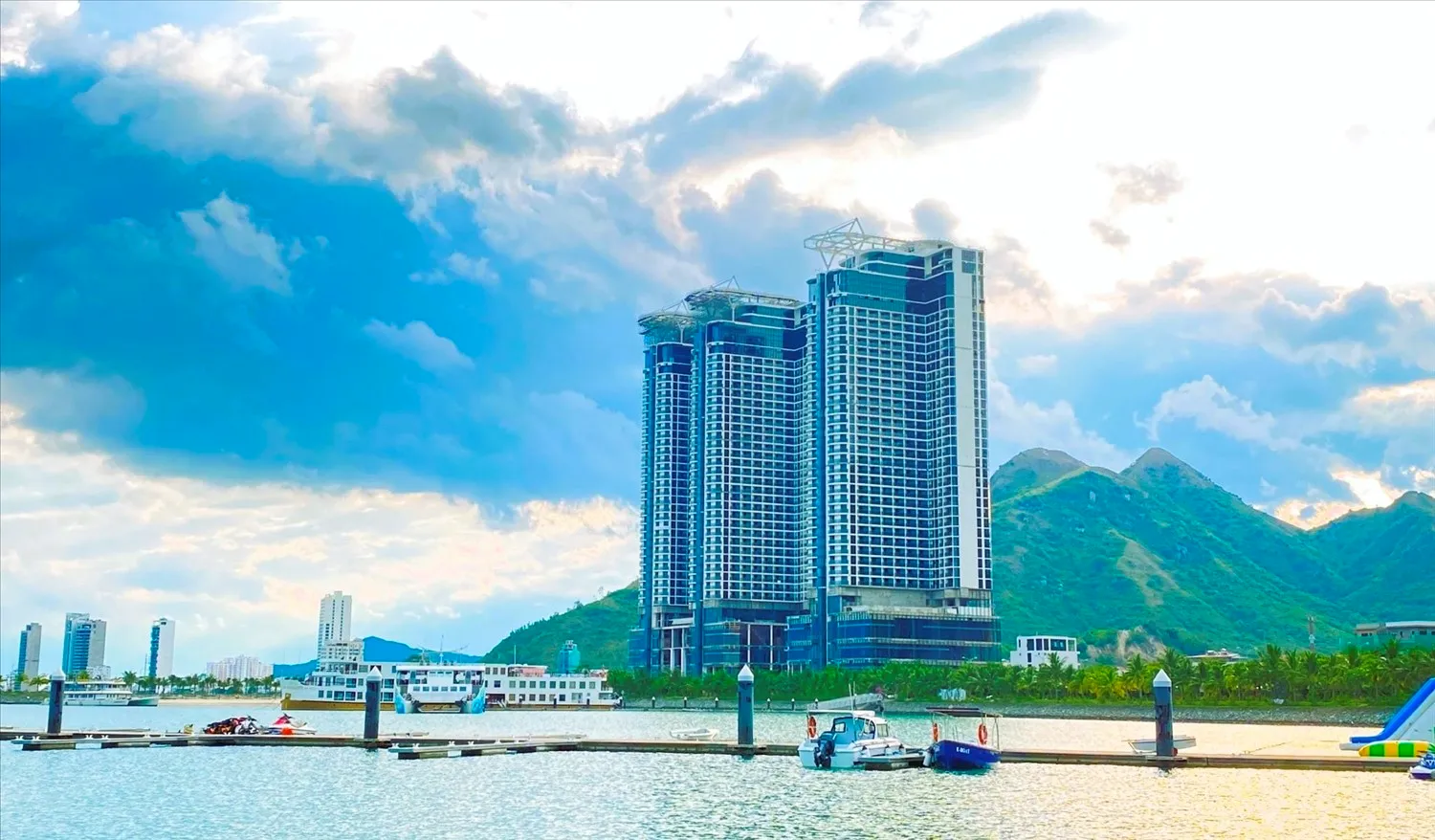 Tổng quan về dự án Swisstouches La Luna Resort