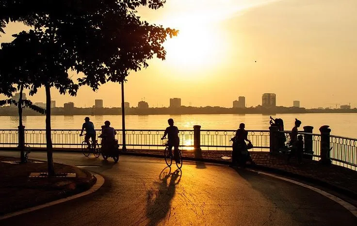 Mua bán nhà đất mặt đường Âu Cơ Hà Nội cần lưu ý điều gì?
