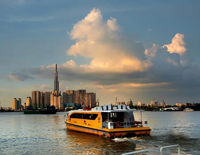 Nên đi xe bus trên sông vào thời điểm nào?