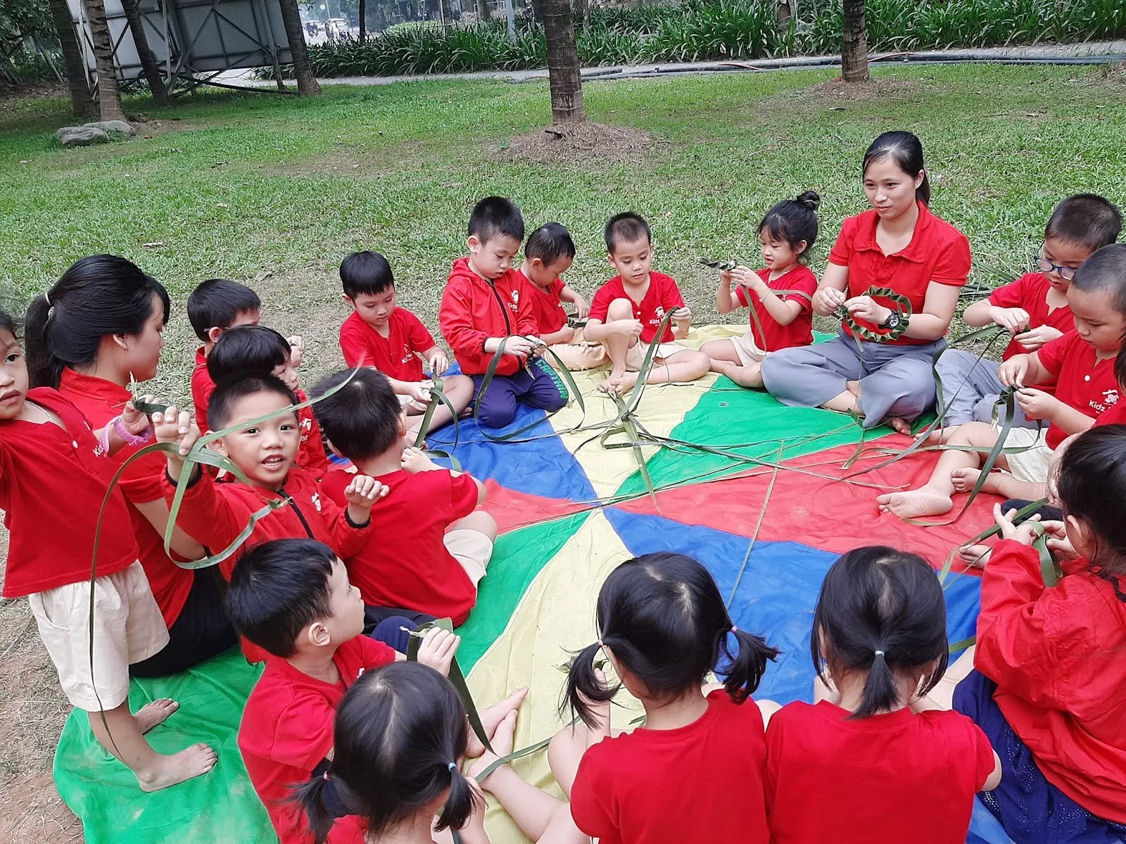 Trong bán kính 2km, chung cư Hồ Gươm Plaza gần những trường mầm non nào?