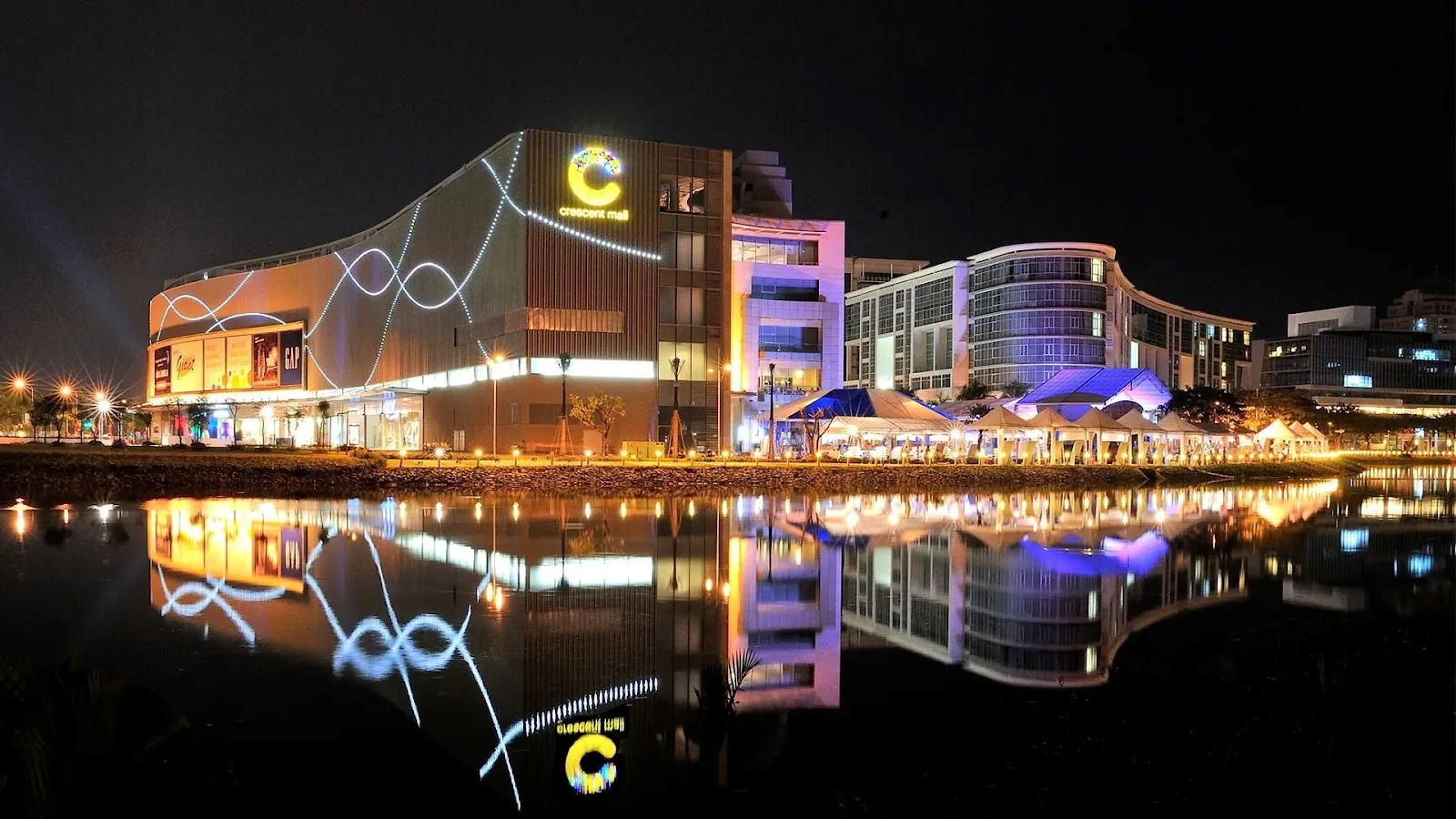 Di chuyển từ dự án Luxcity quận 7 đến Crescent Mall mất bao xa?