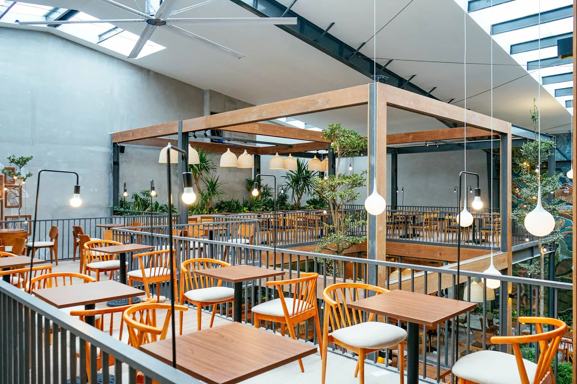 Có những quán cà phê nào phù hợp dành cho cư dân tại chung cư Chương Dương Home, thành phố Thủ Đức?