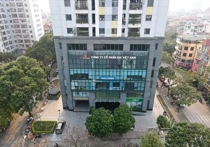 Trong bán kính 2km, chung cư Rainbow Văn Quán gần những bệnh viện nào?