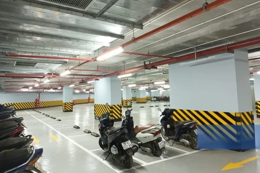 Có đủ chỗ đậu ôtô và xe máy tại Golden Park Tower không?