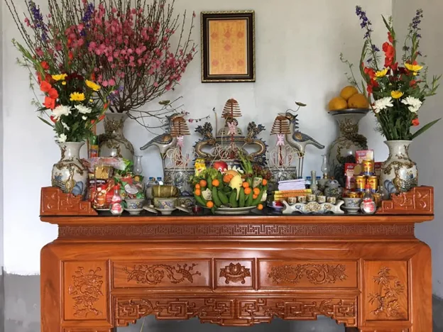 Nam tuổi Mậu Thìn nên đặt bàn thờ Thần Tài hướng nào hút tài lộc?