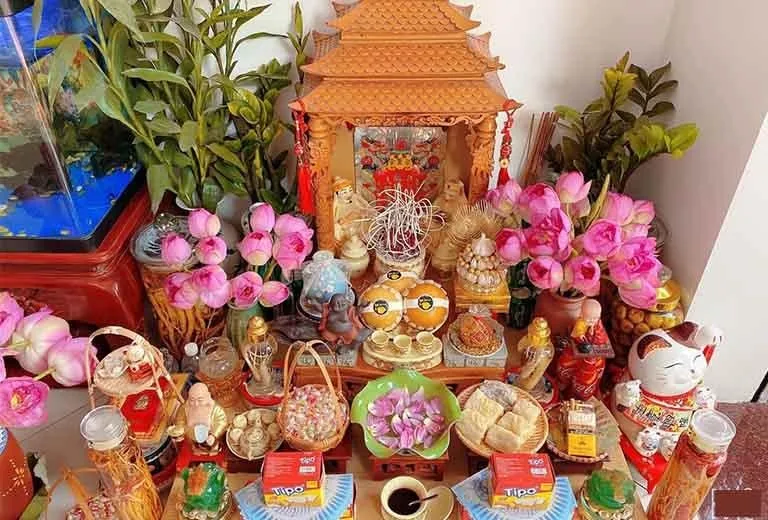 Nam tuổi Đinh Mão nên đặt bàn thờ Thần Tài hướng nào hút tài lộc?