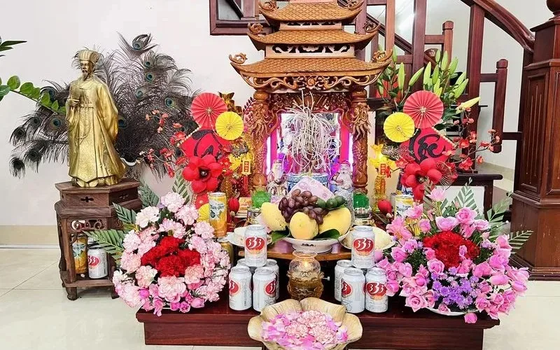 Nữ tuổi Quý Hợi nên đặt bàn thờ Thần Tài hướng nào hút tài lộc?