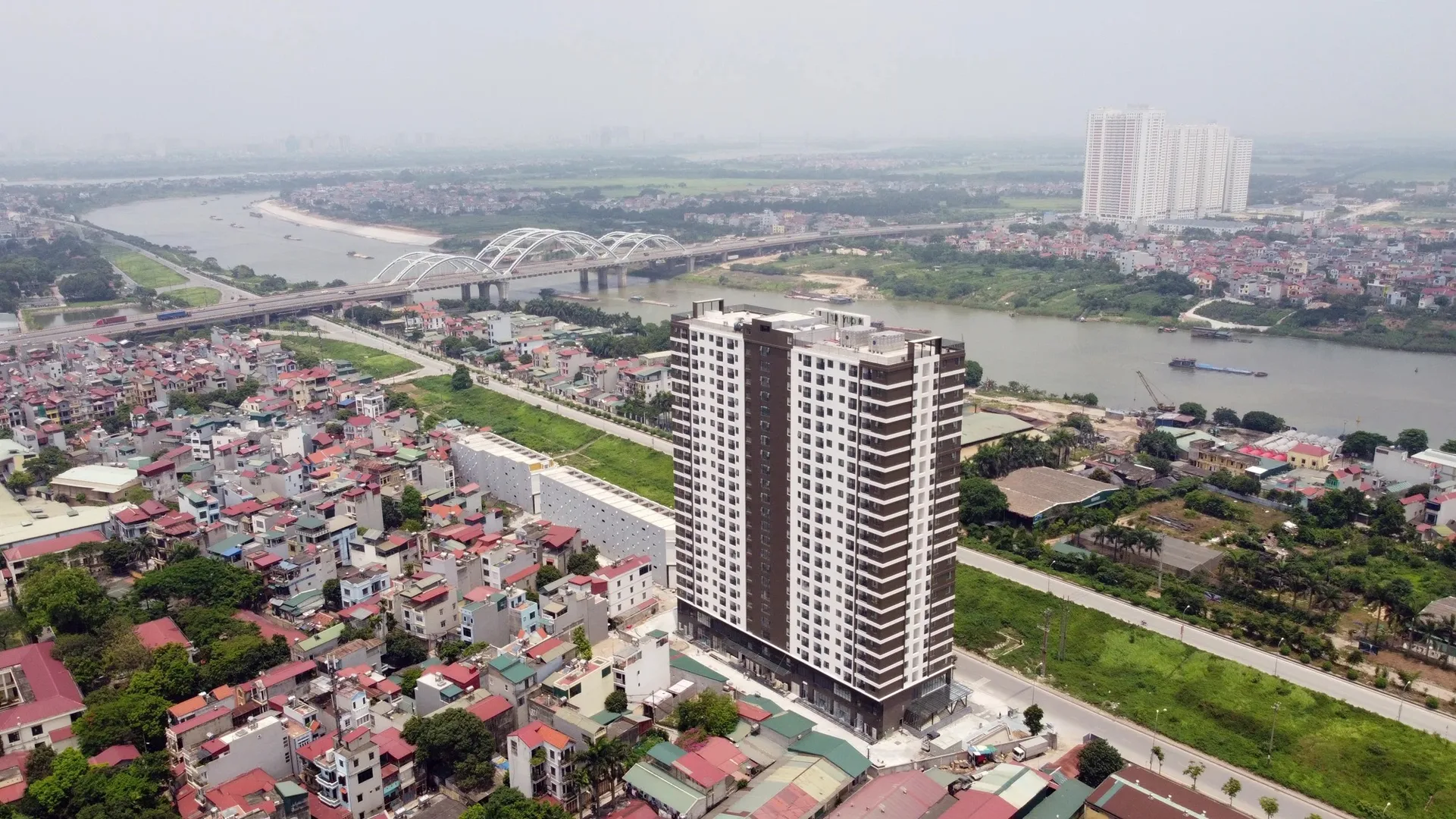 Có đủ chỗ đậu ôtô và xe máy tại chung cư AQH Riverside quận Long Biên không?