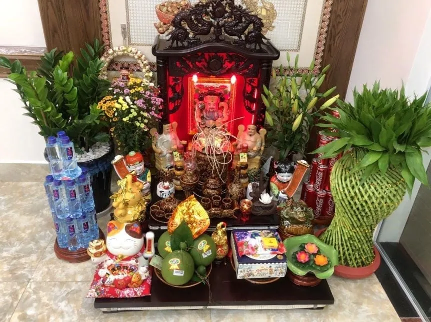Nữ tuổi Nhâm Tuất nên đặt bàn thờ Thần Tài hướng nào hút tài lộc?