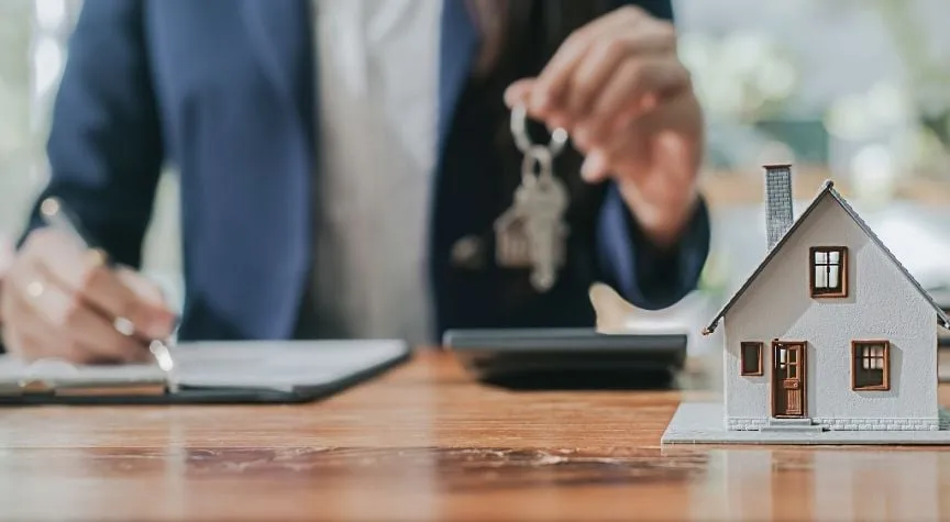 Giải đáp: Mua bán đất bên nào chịu thuế? 