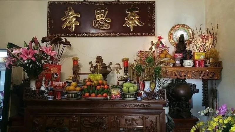 Bàn thờ có 2 bát hương nên đặt thế nào cho đúng?