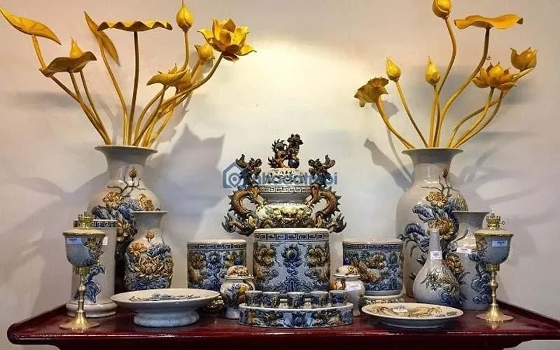 Bàn thờ có 4 bát hương nên đặt thế nào cho đúng?