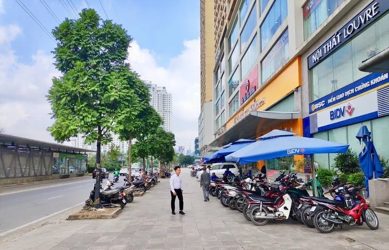Có đủ chỗ đậu ôtô và xe máy tại chung cư C14 Bắc Hà quận Nam Từ Liêm không?
